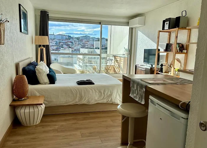 Studio et piscine sur la grande plage